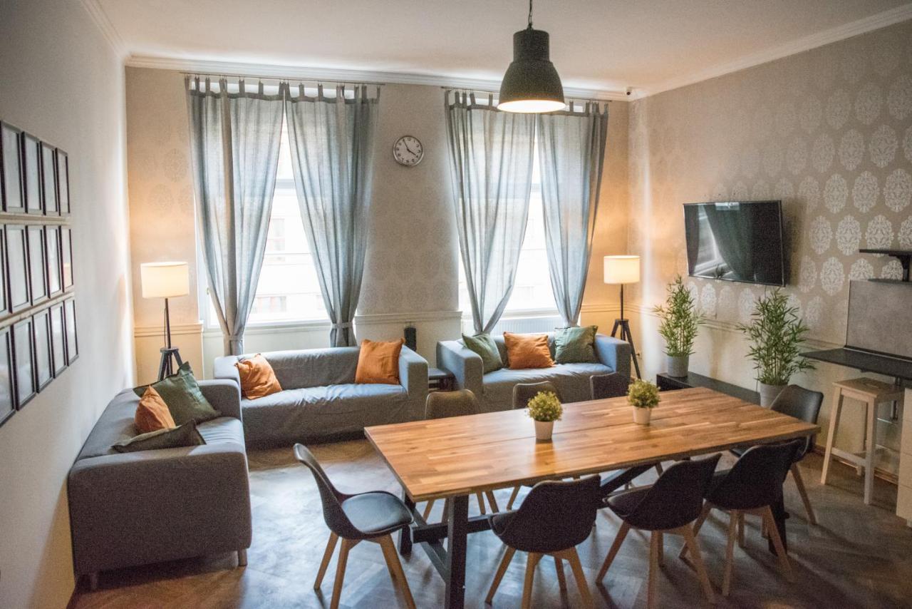 Onefam Old Town Hostel Прага Екстериор снимка