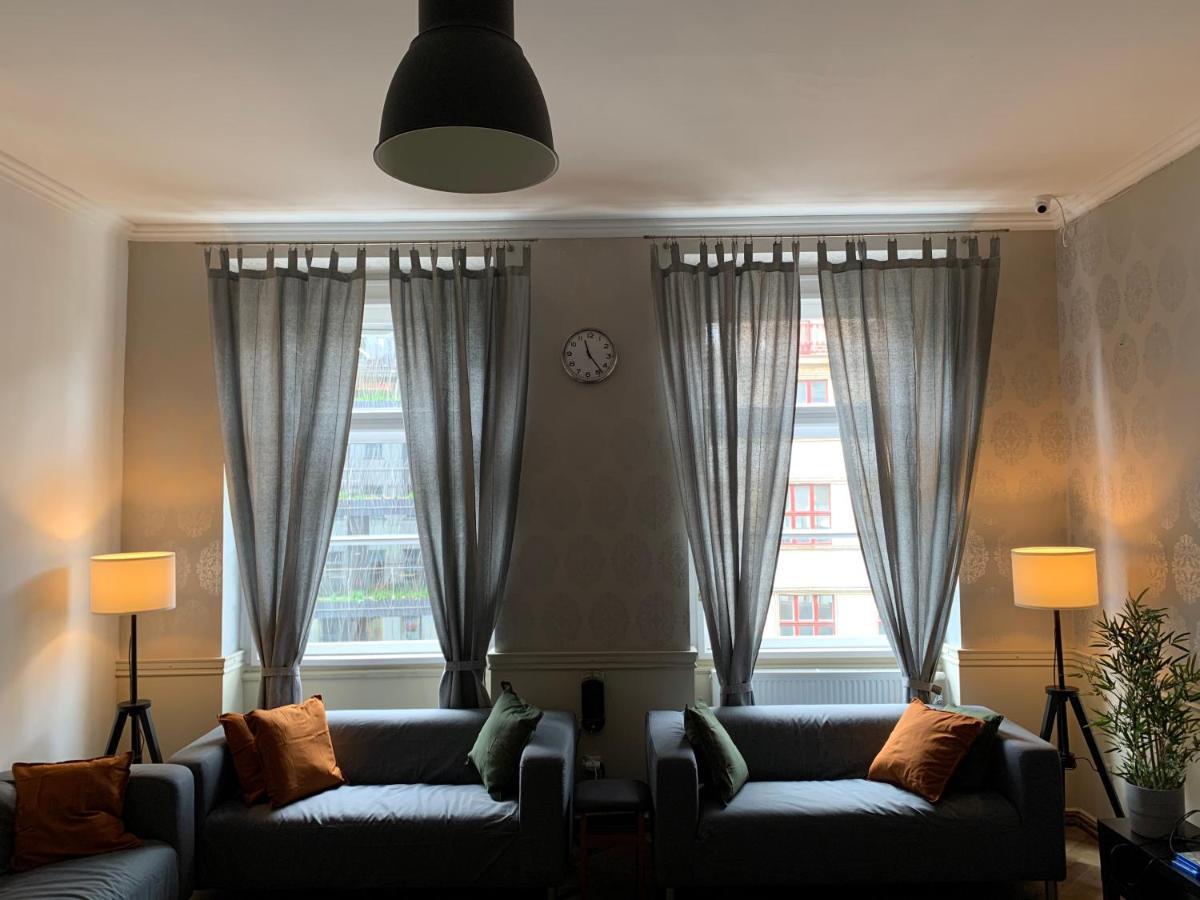 Onefam Old Town Hostel Прага Екстериор снимка