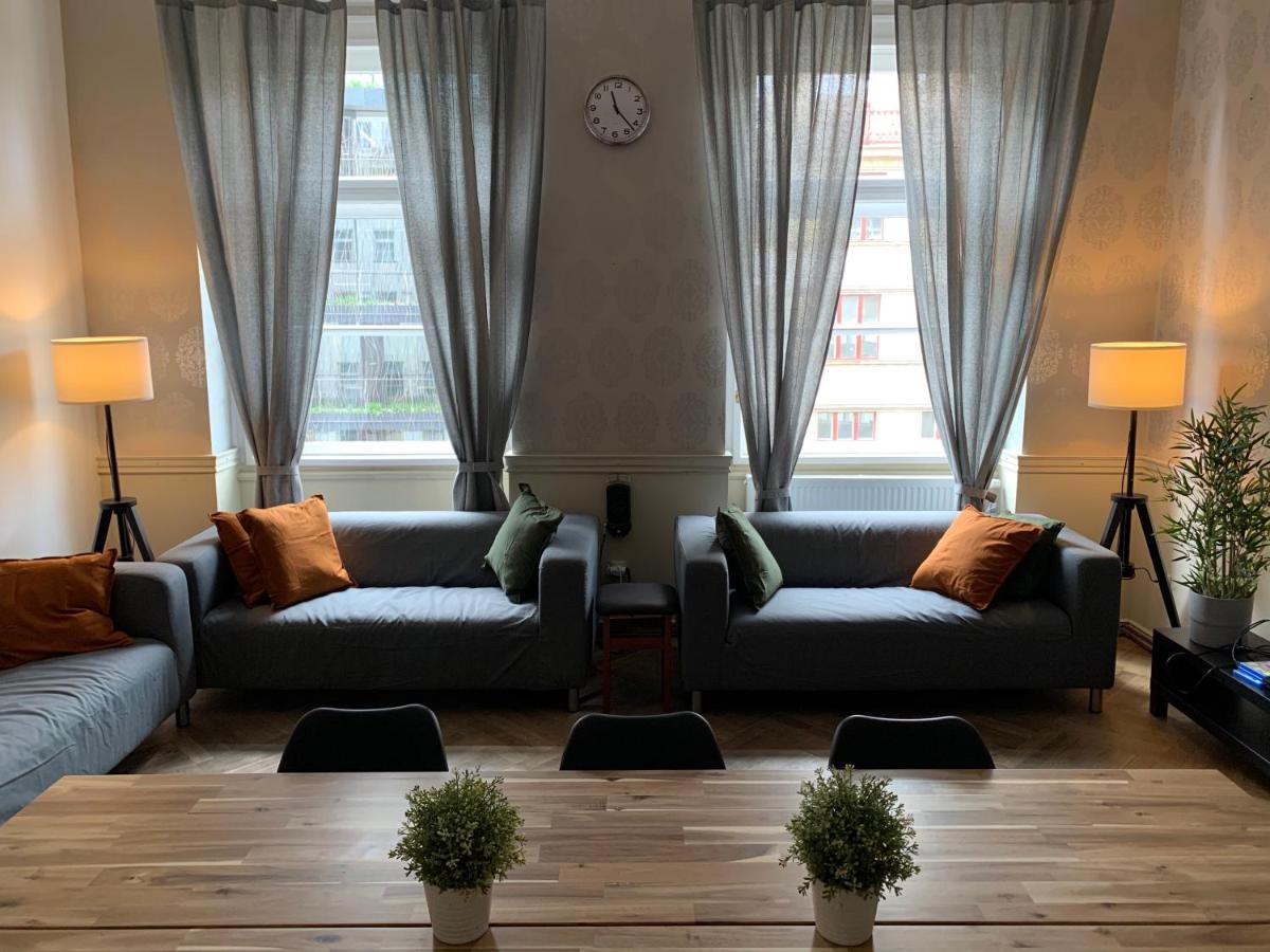 Onefam Old Town Hostel Прага Екстериор снимка