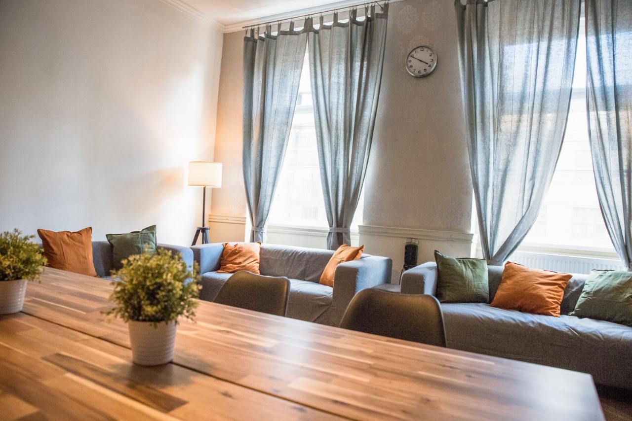 Onefam Old Town Hostel Прага Екстериор снимка