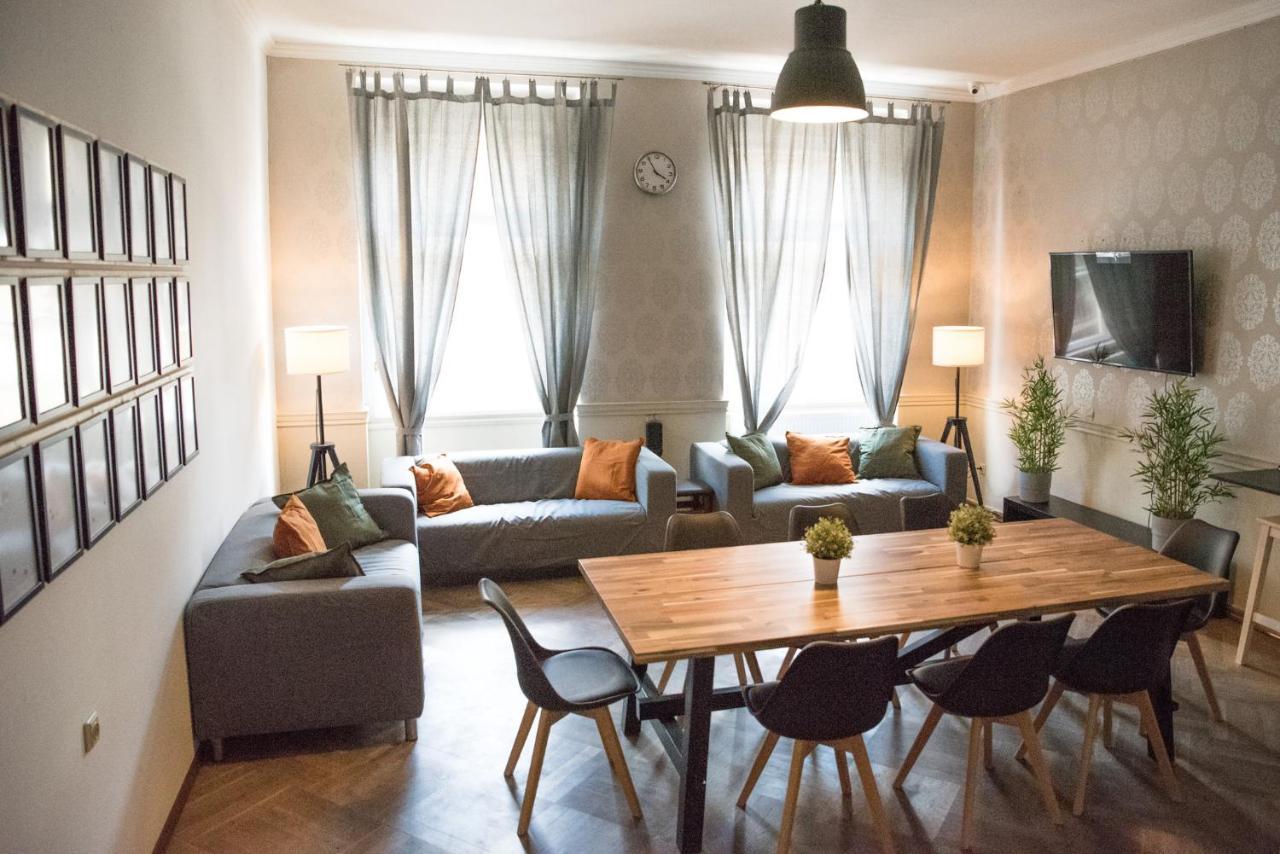 Onefam Old Town Hostel Прага Екстериор снимка