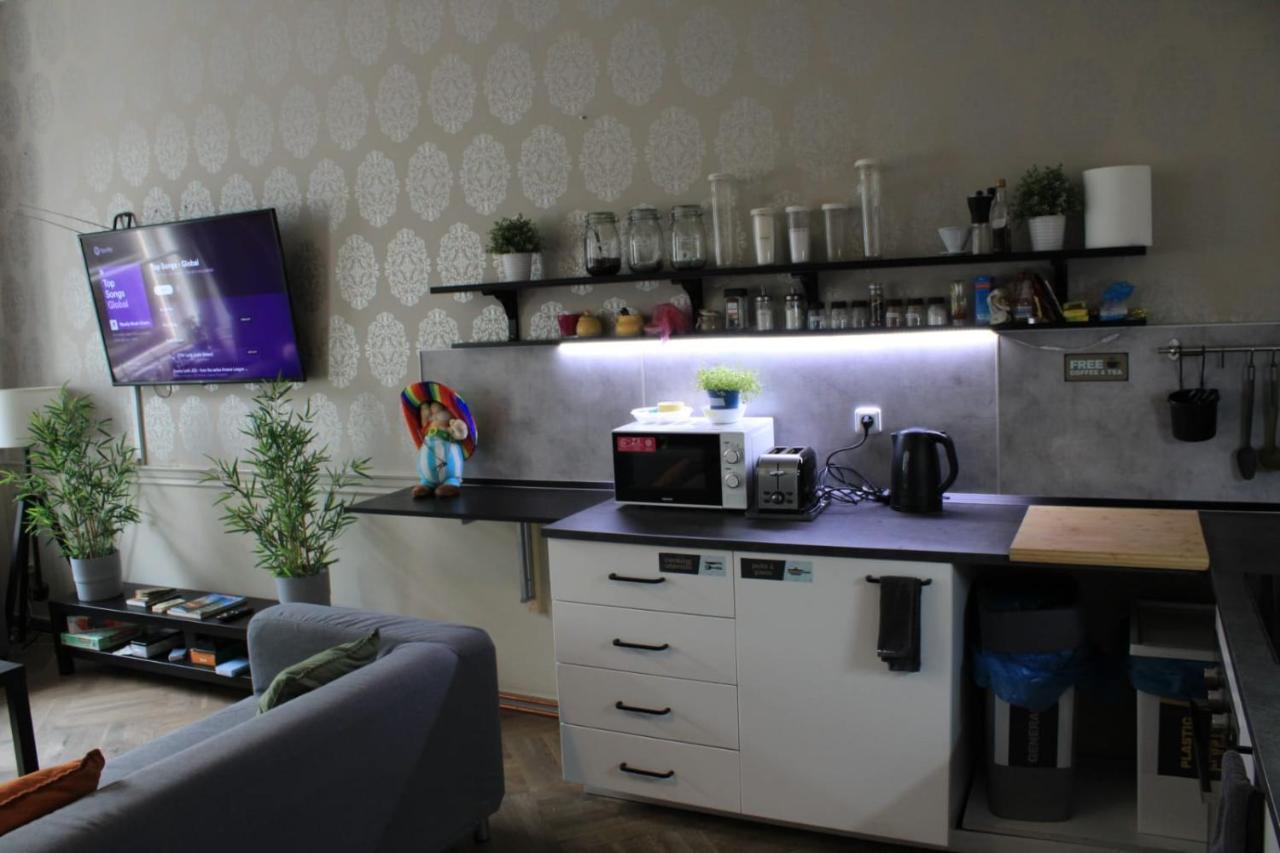Onefam Old Town Hostel Прага Екстериор снимка
