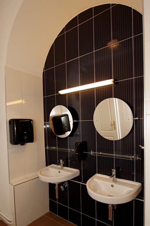 Onefam Old Town Hostel Прага Екстериор снимка